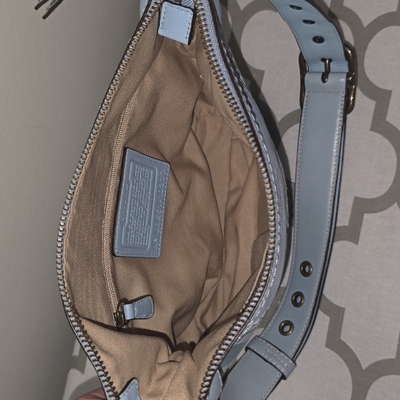 Light Blue Signature Coach purse. - Picture 8 of 8